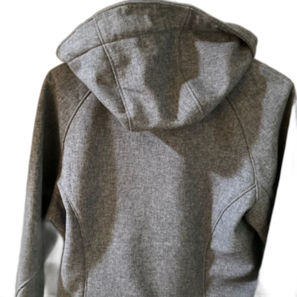 2/$30 Fleece lined Jacket with Hood and Zipped Pockets. - Picture 5 of 9